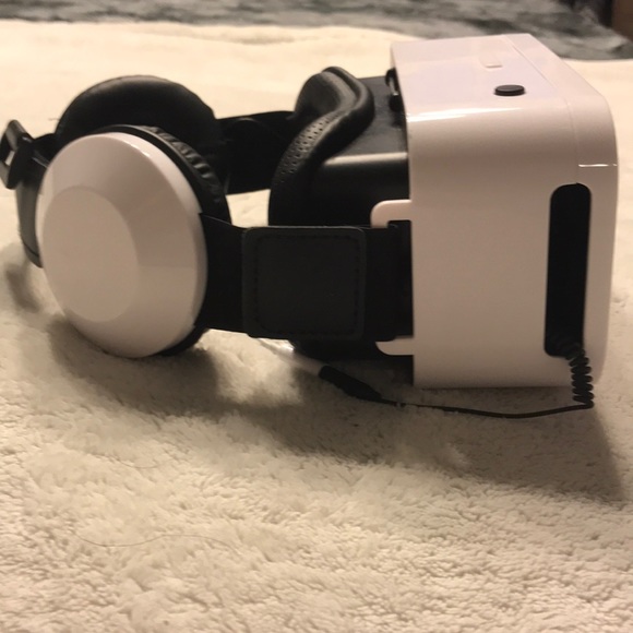 VR headset - Picture 2 of 4